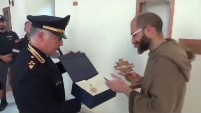 ruba-le-reliquie-di-san-francesco-e-scappa-in-bici,-arrestato