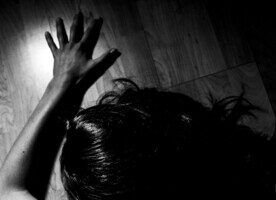 napoli,-4-uomini-sequestrano-e-violentano-una-donna-in-un-camper