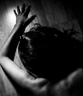 napoli,-4-uomini-sequestrano-e-violentano-una-donna-in-un-camper