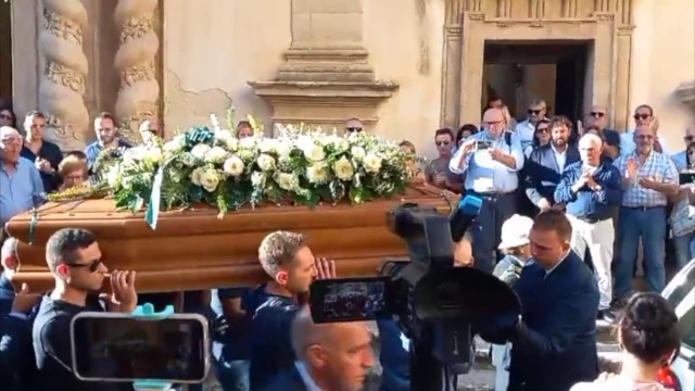 l’ultimo-saluto-a-marisa-leo,-folla-commossa-ai-funerali-a-salemi