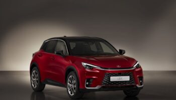 lexus-lbx,-qualita-premium-e-design-casual