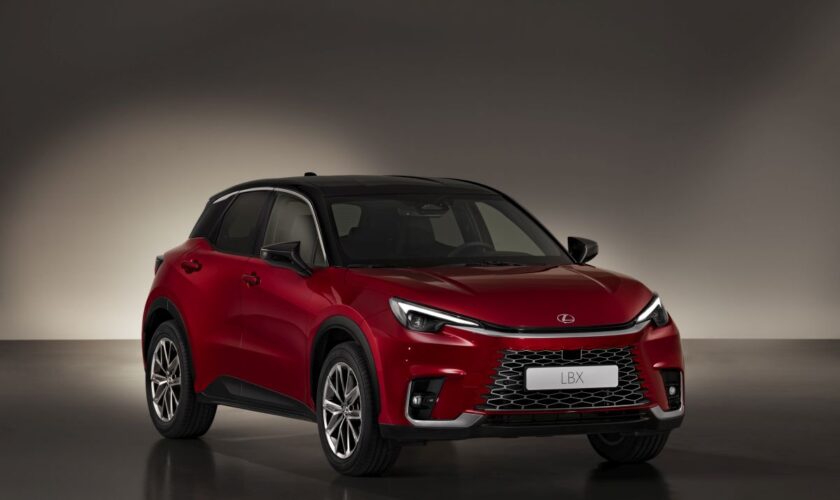 lexus-lbx,-qualita-premium-e-design-casual