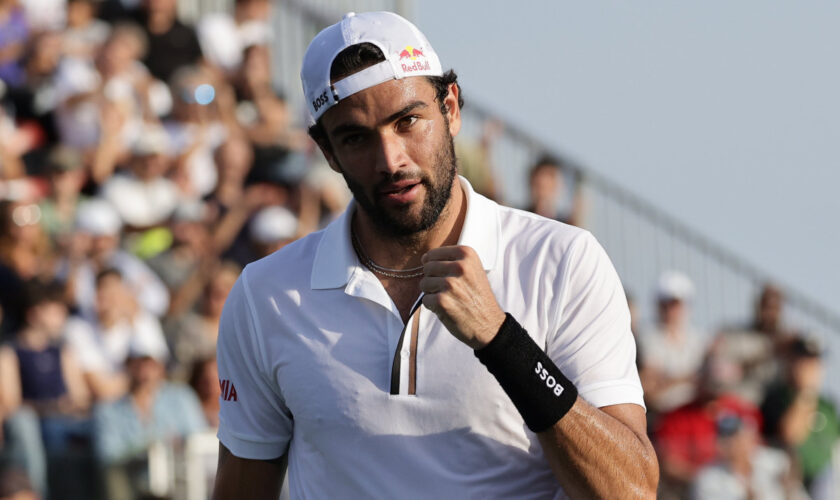 berrettini-in-panchina-a-bologna-per-sostenere-azzurri-in-coppa-davis