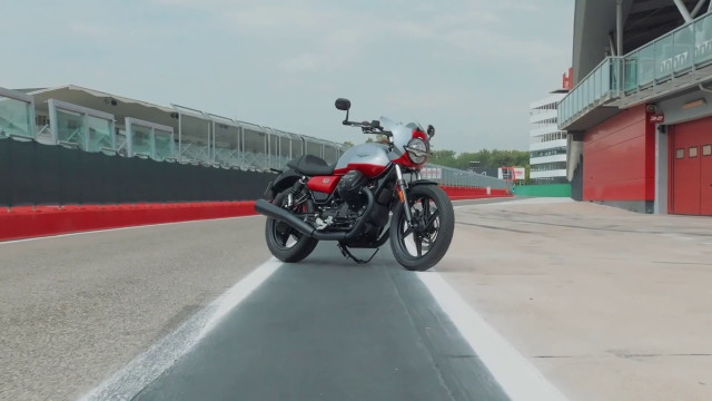 debutta-la-nuova-moto-guzzi-v7-stone-corsa