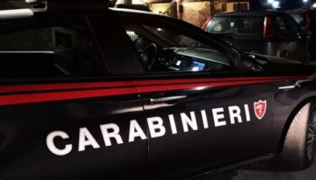 uccide-la-madre-anziana-a-calci-e-pugni-e-chiama-i-carabinieri
