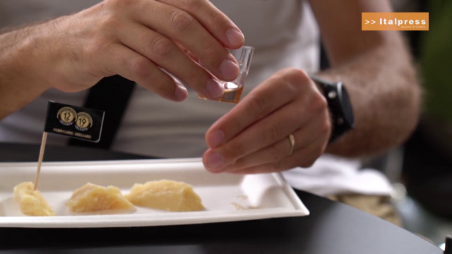 parmigiano-reggiano-a-cheese-con-eventi-e-degustazioni