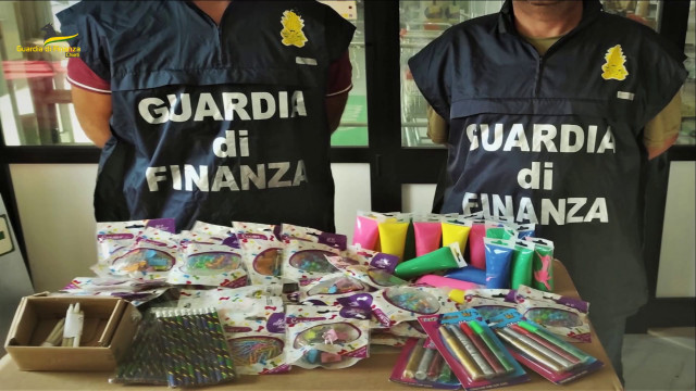 chieti,-sequestrati-5mila-articoli-per-la-scuola-non-sicuri