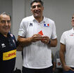 un-popolo-di-santi,-poeti-e-allenatori:-dalla-premier-league-al-volley,-e-italia-mania- -  