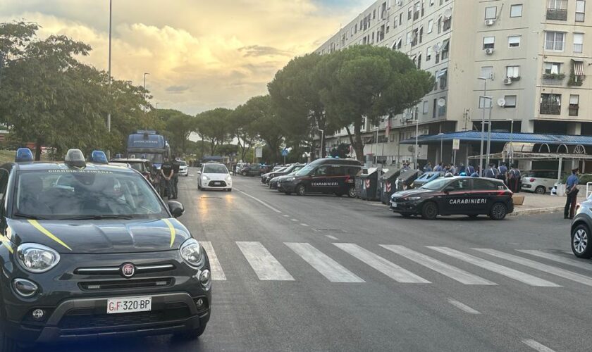 roma,-blitz-a-tor-bella-monaca.-due-arresti,-trovate-300-dosi-droga