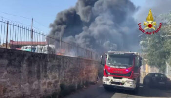 incendi-a-palermo-e-provincia,-vigili-del-fuoco-e-3-canadair-in-azione