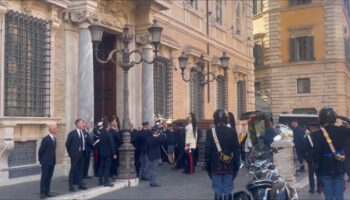 napolitano,-il-feretro-e-giunto-al-senato