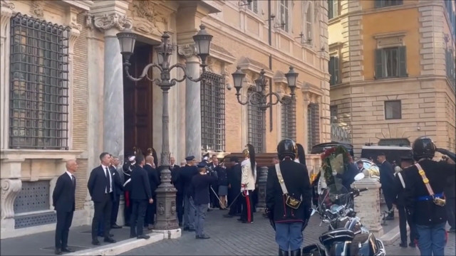 napolitano,-il-feretro-e-giunto-al-senato