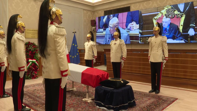 i-funerali-di-napolitano,-le-immagini-del-feretro-che-lascia-il-senato