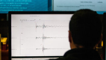 doglioni-(ingv):-“la-scossa-di-questa-notte-a-napoli-non-sara-l’ultima.-attesa-una-crescita-di-magnitudo”