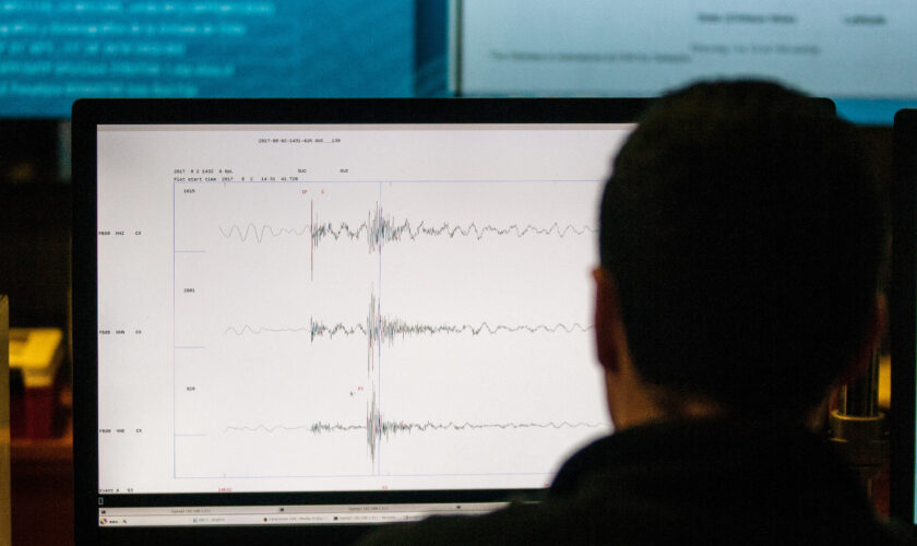 doglioni-(ingv):-“la-scossa-di-questa-notte-a-napoli-non-sara-l’ultima.-attesa-una-crescita-di-magnitudo”