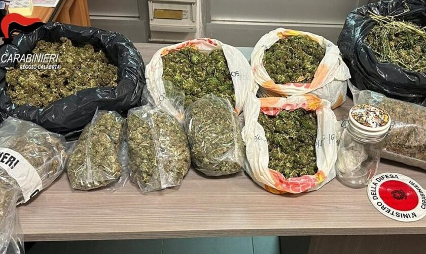 nascondeva-in-casa-10-chili-di-marijuana,-arrestato-a-reggio-calabria