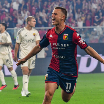 roma-travolta-al-ferraris,-il-genoa-vince-4-1