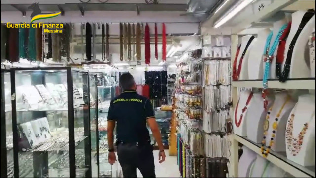 messina,-sequestrati-500-mila-articoli-di-bigiotteria-non-sicuri