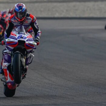 martin-vince-la-sprint-race-di-motegi,-bagnaia-sul-podio