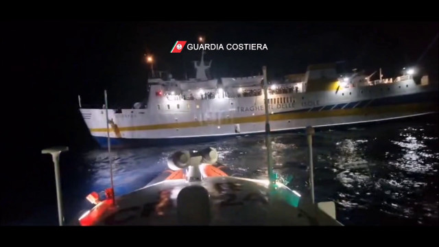 fiamme-su-traghetto-da-lampedusa-a-porto-empedocle,-video-dei-soccorsi