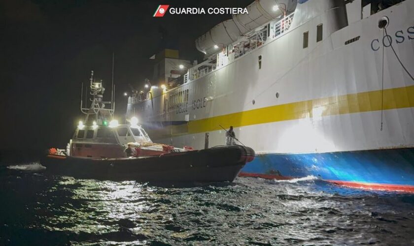 incendio-sul-traghetto-da-lampedusa-a-porto-empedocle,-salvi-tutti-i-passeggeri