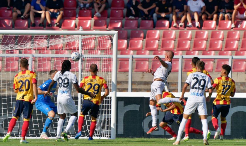 napoli-travolgente-al-“via-del-mare”,-4-0-sul-lecce