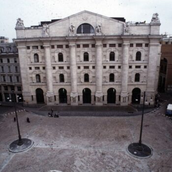 piazza-affari-apre-in-ribasso,-ftse-mib-segna-0,42%