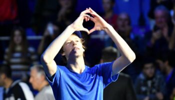 sinner-batte-alcaraz-e-vola-in-finale-a-pechino