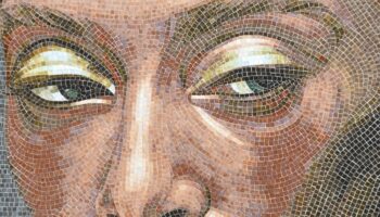 milano,-svelato-il-mosaico-che-celebra-la-prima-super-modella-nera