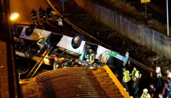 pullman-precipita-dal-cavalcavia-a-mestre,-21-morti.-rimosso-il-bus