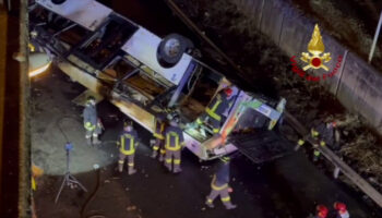 bus-cade-dal-cavalcavia-a-mestre,-le-immagini-dei-soccorsi