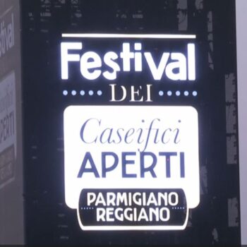 i-caseifici-del-parmigiano-reggiano-aprono-le-porte-al-pubblico