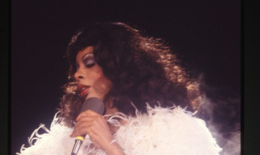 su-sky-“love-to-love-you,-donna-summer”-dedicato-alla-“queen-of-disco”