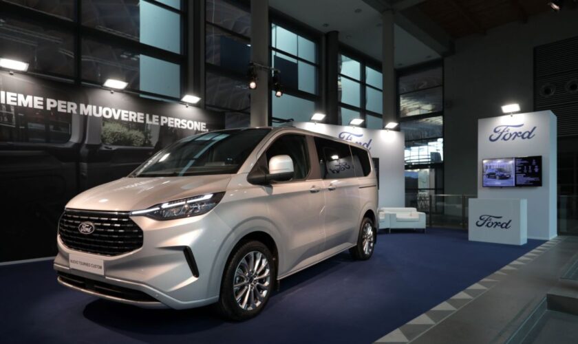 ford-svela-il-nuovo-tourneo-custom-al-ttg-travel-experience-di-rimini