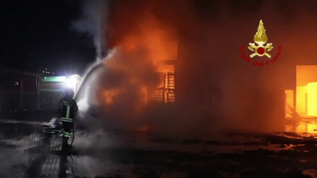 fiamme-in-un’azienda-di-materie-plastiche-nell’avellinese