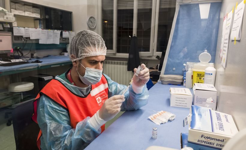casi-covid-e-tasso-di-positivita-in-calo-nell’ultima-settimana
