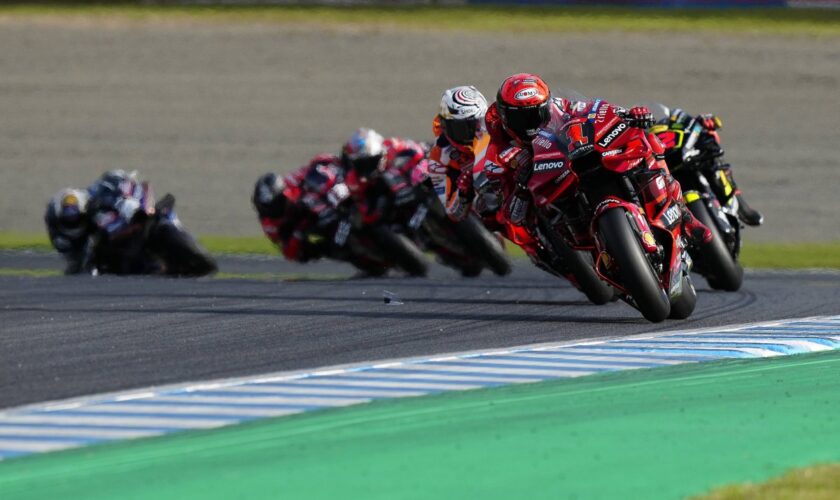 zarco-vince-in-australia,-bagnaia-e-di-giannantonio-sul-podio
