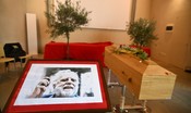 da-guccini-a schlein,-in-centinaia-per-l’addio-a-sergio-staino