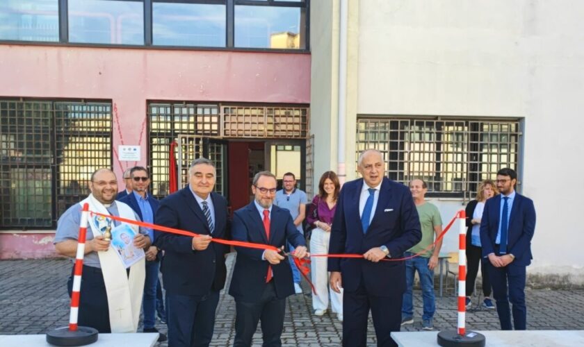 nuovo-campo-sportivo-in-una-scuola-al-cep-di-palermo,-intitolato-a-padre-puglisi
