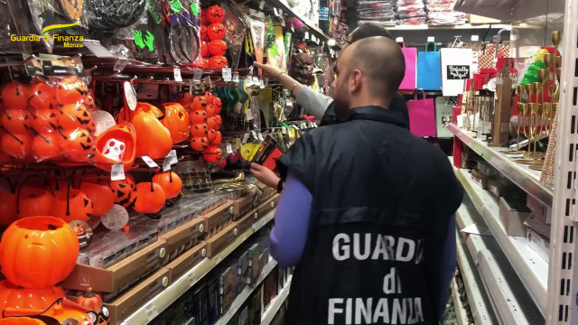 monza,-gdf-sequestra-200mila-articoli-di-halloween-non-conformi