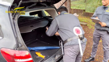 varese,-cerca-di-contrabbandare-orologi-di-lusso.-bloccato-dalla-gdf