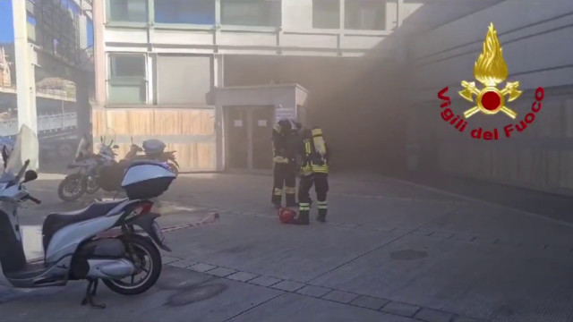 genova,-incendio-in-centro-commerciale-al-terminal-traghetti