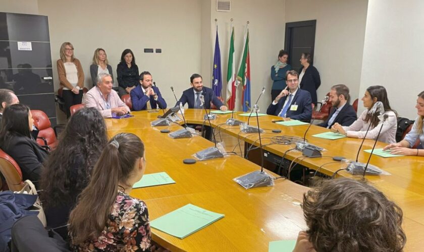 liguria,studenti-universitari-a-lezione-tecnica-legislativa-in-consiglio