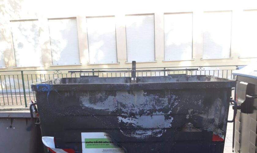vandalizzato-cassonetto-nuovo-a-palermo,-todaro-“e’-sconfortante”