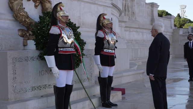 mattarella-depone-una-corona-d’alloro-sulla-tomba-del-milite-ignoto