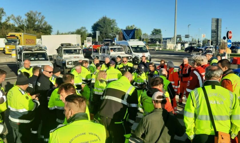 13-squadre-della-protezione-civile-partite-per-la-toscana