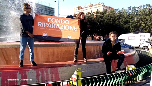 attivisti-di-ultima-generazione-“colorano”-fontana-a-catania