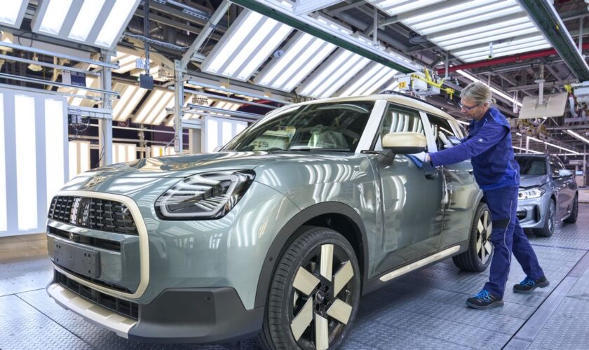 al-via-a-lipsia-la-produzione-della-mini-countryman
