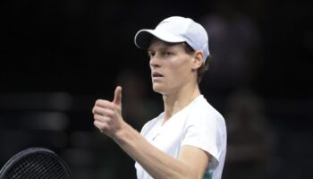 esordio-positivo-per-sinner-alle-atp-finals,-battuto-tsitsipas