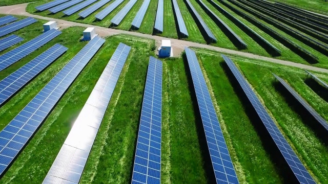 dall’ue-1,7-miliardi-di-aiuti-per-gli-impianti-agrivoltaici